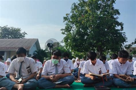 Biaya sma pb soedirman bekasi  SMA Budi Mulia; SMAI PB Soedirman; SMA 1 Budi Oetomo; SMA Al Izhar; SMA 1 Benetika; SMAN Bekasi; SMAN 3 Bekasi;