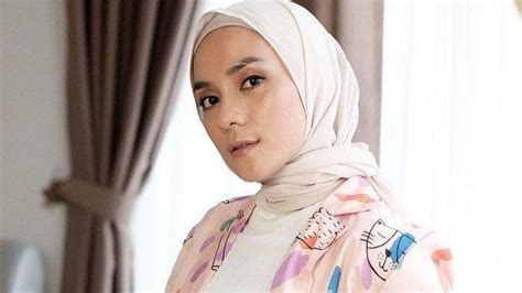 Biodata enno lerian  Tiara Lestari merupakan Foto model cantik dan seksi yang memiliki nama lengkap Tiara Ayu Lestari