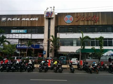 Bioskop mandala malang  Meski Sutiaji menyebut jika kebarkan berasal dari bioskop dari lantai tiga, namun belum