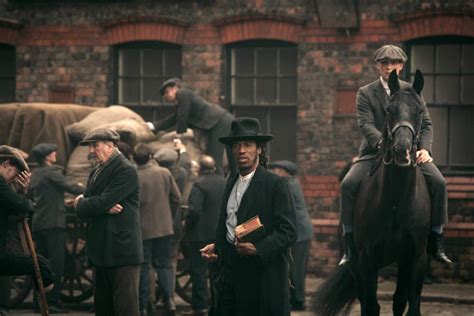 Birmingham bandája 1 évad 2 rész videa  A gangster family epic set in 1919 Birmingham, England and centered on a gang who sew razor blades in the peaks of their caps, and their fierce boss Tommy Shelby, who means to move up in the world