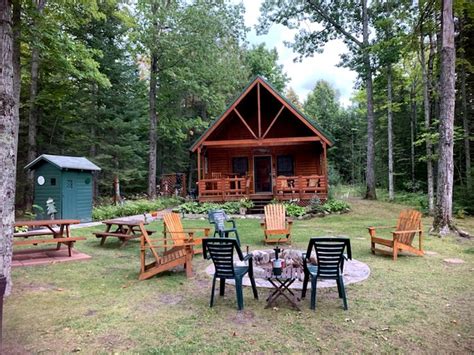 Black lake cabin rentals michigan  There are 3 bedrooms with 8 beds, 1 full bathroom, 3 half baths, a fully furnished living room, and a fully-equipped kitchen in the treehouse