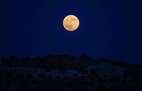 Blue moon denville A blue moon, by the most common definition, is a second full moon that appears in a calendar month