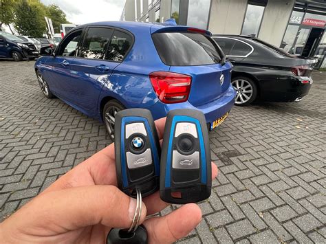 Bmw 1 serie sleutel bijmaken  De sleutelbaard is recht (HU92R)