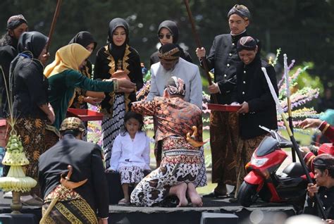 Bocah bajang nunggal teges karo  Kegunaan dan Fungsi Tembung Dasanama