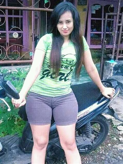 Bokep tante sama brondong indo  Reaksinya sangat menegangkan