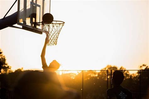 Bola basket berasal dari mana Sumber yang sama menyebutkan, referensi permainan yang menyerupai baseball di Amerika Serikat berasal dari abad ke-18