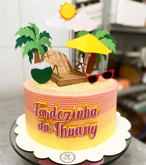 Bolo de aniversário tardezinha feminino  O bolo tardezinha lembra praia, piscina e clima tropical