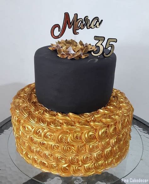 Bolo preto e dourado 2 andares chantilly WhatsApp para informações sobre cursos: 48 99998-3621Página da Deia no Face: