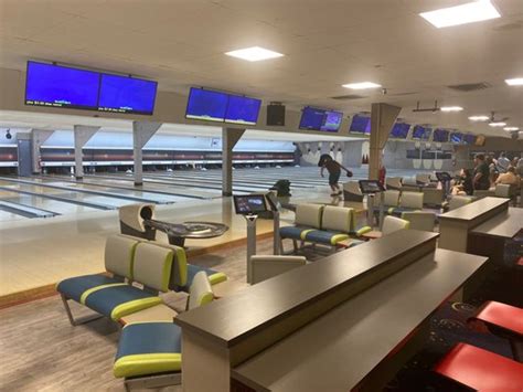 Bowling alley bluefield wv Welch, (WV) If you want to participate in high-quality bowling leagues, or just spend a great time with your family or colleagues in Welch, this bowling alley is a good choice that will not disappoint you