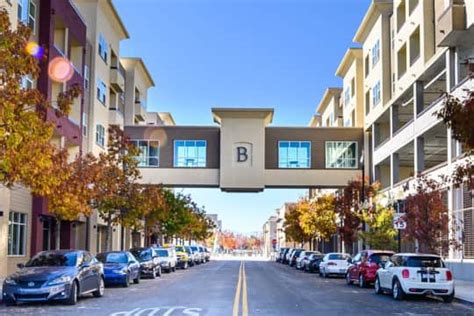 Bridges at victorian square 2 mi