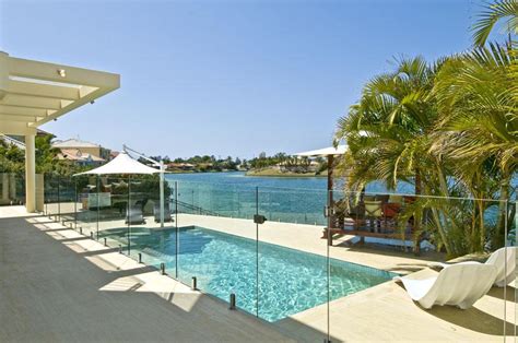 Broadbeach holiday rentals  1 / 24