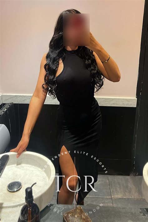 Brussels escort  29 years old Russian escort from Brussels Belgium with black hair brown colour eyes D cup size boobs 55kg 171cm tall