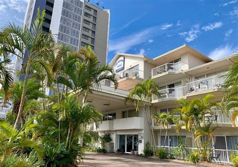 Burleigh heads motel 5 km) from Robina Town Centre