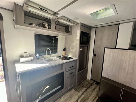 2024 COLEMAN LANTERN 17B - Good Sam RV Rentals