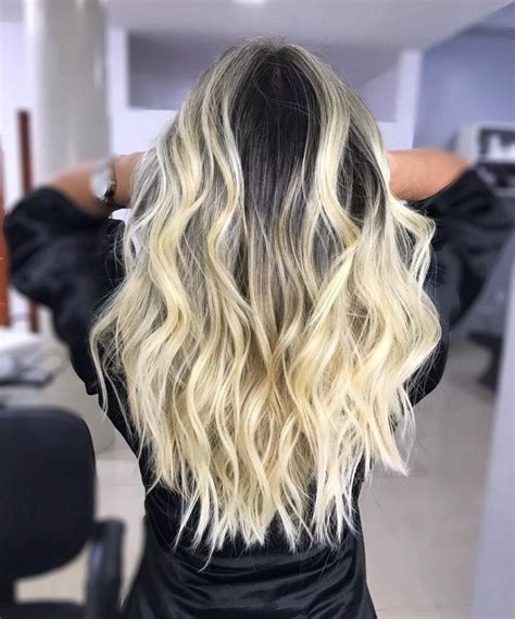 Cabelo com balaiagem  Pode ser feito de várias formas, como luzes, luzes com touca, mão livre ou até mesmo no cabelo inteiro