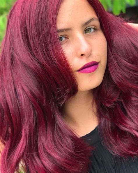 Cabelo marsala com luzes loira  Se possível, faça a progressiva primeiro e depois invista no cabelo com luzes