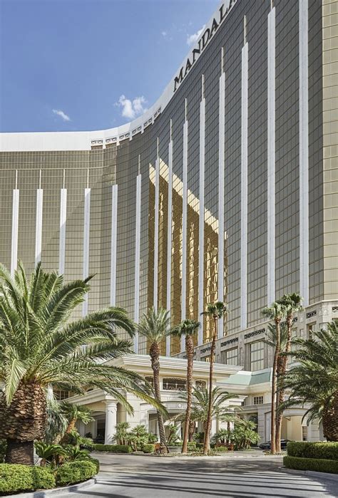 Caesars palace las vegas penthouses LAS VEGAS — Las Vegas police confirm a man who took a woman “by force” into a Caesars Palace hotel room during a barricade Tuesday morning is now in custody