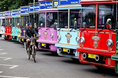 Cara naik bandung tour on bus  Hanya bus Trans Metro Bandung koridor 3 dengan rute dari Cicaheum ke Sarijadi ataupun