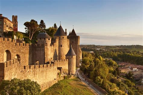 Carcassonne escorted tours Unusual guided tour of Carcassonne at the time of the Builders