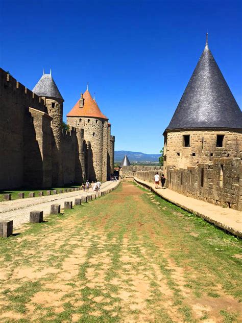 Carcassonne escorted tours  Discover the route on the walls and Saint-Nazaire cathedral, one of the most beautiful in the south of France