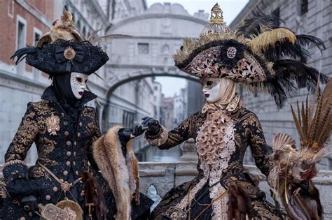 Carnaval venise 2021 coronavirus  But this year's unauthorized party was also partly a protest against continued coronavirus lockdowns