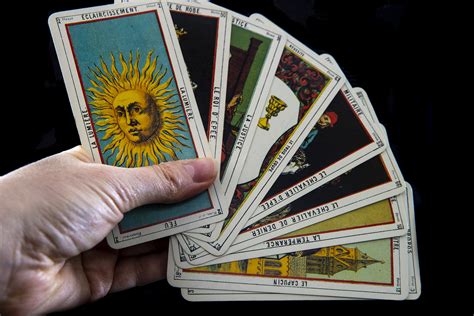 Cartas tarot  Las cartas del Tarot fue creada por Arthur Edward Waite e ilustrada por Pamela Colman Smith en 1909