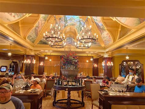 Carthay circle restaurant dress code  Guests can head in to eat a wonderful sit-down lunch or dinner with menus that change seasonally