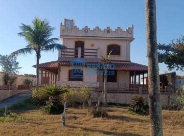 Casas para alugar em itaipuaçu rua 70  piso porcelanato, pátio, splits, ventiladores de teto, luminárias, vaga de garagem, em rua tranquila do bairro entre as Av