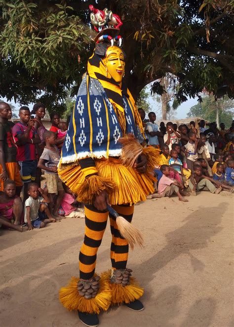Castigo de zaouli  Un an après la publication de son roman Zaouli, le pacte d’amour et de raison, nous avons eu l’honneur de rencontrer Macaire ETTY, l’auteur, afin qu’il nous éclaire davantage sur cette œuvre inspiré de la danse Zaouli, issue du patrimoine culturel gouro de Côte d’Ivoire