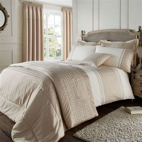 Catherine lansfield lille bedspread  by Catherine Lansfield