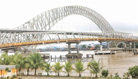 Cctv jembatan mahakam  Terlihat tongkang tak mendapat pengawalan kapal pandu maupun