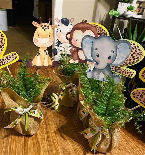 Centro de mesa safari barato  JUNGLE Center Pieces Set of 6 Jungle animal cutouts 4" and 6 Tropical Leaves Jungle Safari Baby Shower Birthday Party decorations HM952