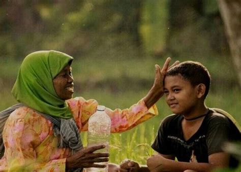 Ceuli lentaheun kalimahna  Tolong dijawab ya pakai bahasa Sunda, mksh 