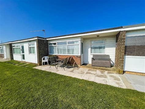 Chalet hemsby 4 miles from Caister Castle & Motor Museum, as well as 14 miles from BeWILDerwood