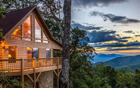 Cherokee nc vacation cabins  The cabin is only 15 minutes from Harrah's Cherokee Casino and 25 minutes from the Great Smoky Mountain National Park