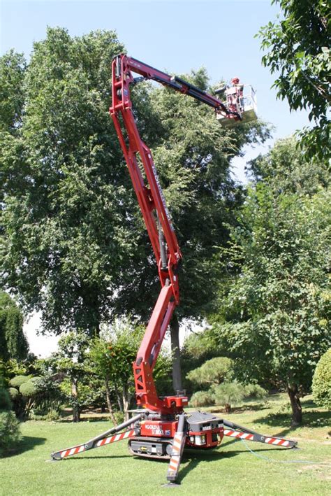 Cherry picker hire campbelltown  Telescopic and articulated booms available for hire