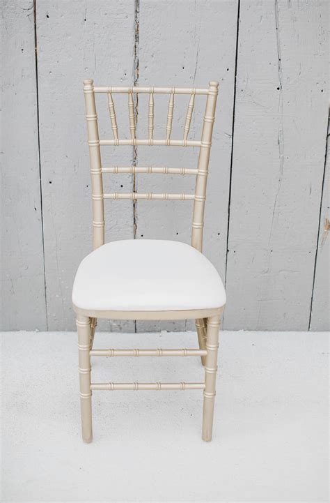 Chiavari chair rental wisconsin Chiavari chairs are a top-choice for events due to its laid-back but classy look