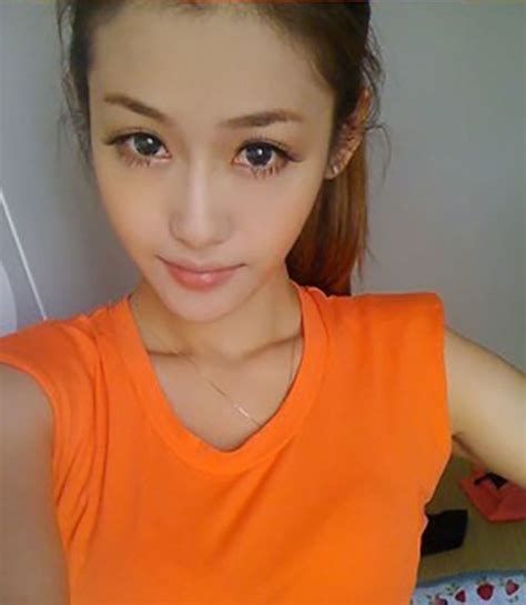 Chinese model escort  Jewel just joined Smooci and went online for the first time