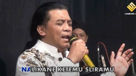 Chord didi kempot mendem kangen  Pasalnya, ia kerap menciptakan dan menyanyikan lagu tentang patah hati