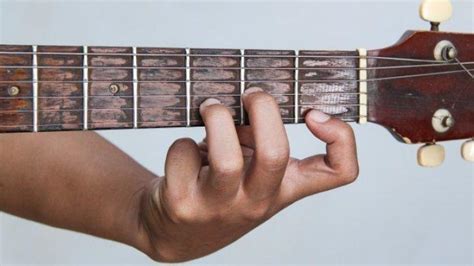 Chord engkau yang sedang patah hati  8 kunci gitar bukti