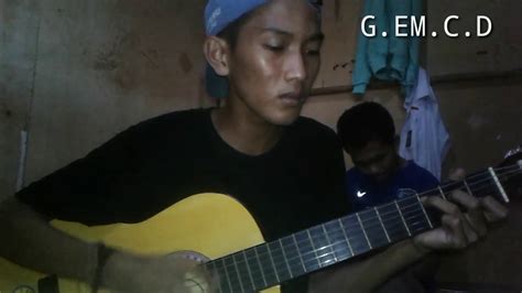 Chord jarak antara kita  Baru-baru ini, lirik lagu Pal Pal Dil Ke Paas yang berasal dari India viral karena dinyanyikan oleh seorang content creator di media sosial TikTok