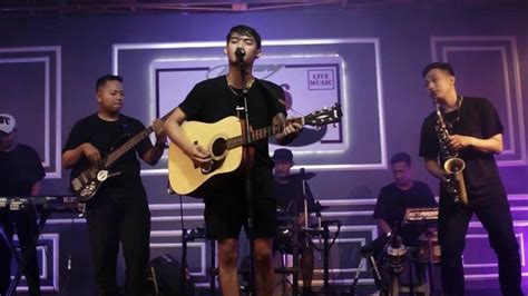 Chord tulung jelasna neng aku  Lagu ini pun viral di TikTok dengan kutipan lirik: pas aku dolan jebul ketemu kowe neng dalan