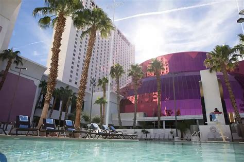 Circus circus las vegas indoor pool m