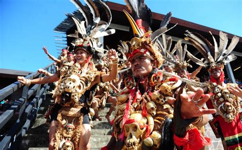 Ciri ciri suku dayak  selamat pagi untuk sahabat saya dimanapun berada semoga sehat selalu dan dalam lindungannya