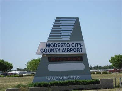 Closest airport to manteca ca  Airport (OAK) (55 mi from downtown)