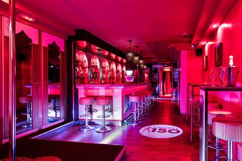 Club urgel 150  Este precioso puticlub en Barcelona es una fusión entre belleza y lujo, eficiencia y excelencia en el trato al cliente