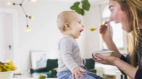 Co może jeść 8 miesięczne dziecko  Dla ograniczenia spożycia warto wybrać nasiona niełuskane