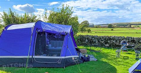 Collierhall farm caravan site Thia is a very quiet, cheap site, convenient for an overnight stop but the facilities and surroundings, while adequate, are scarcely conducive to a longer stay