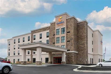 Comfort suites ratings Comfort Suites offers 74 air-conditioned accommodations with coffee/tea makers and hair dryers