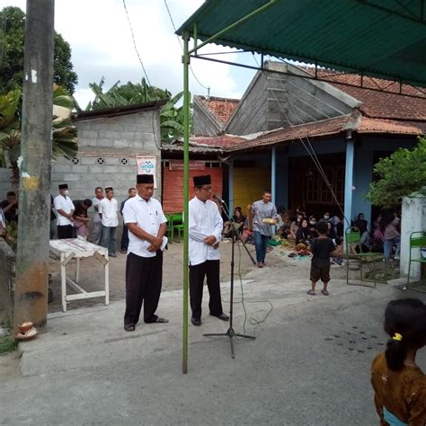 Contoh atur panglipur  Keberangkatan pulang keluarga rombongan pengantin (lelaki/perempuan) yang mengiring pengantin